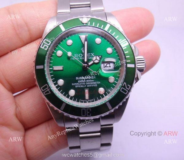 Classic Model Rolex Submariner Green Dial Green Bezel Replica Watch: Stainless Steel 16610LV Classic Model Rolex Submariner Green Dial Green Bezel Replica Watch: Stainless Steel 16610LV