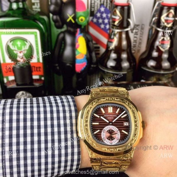 New Fake Patek Philippe Engraving Nautilus Silver Face Yellow Gold Watch For Sale New Fake Patek Philippe Engraving Nautilus Silver Face Yellow Gold Watch For Sale