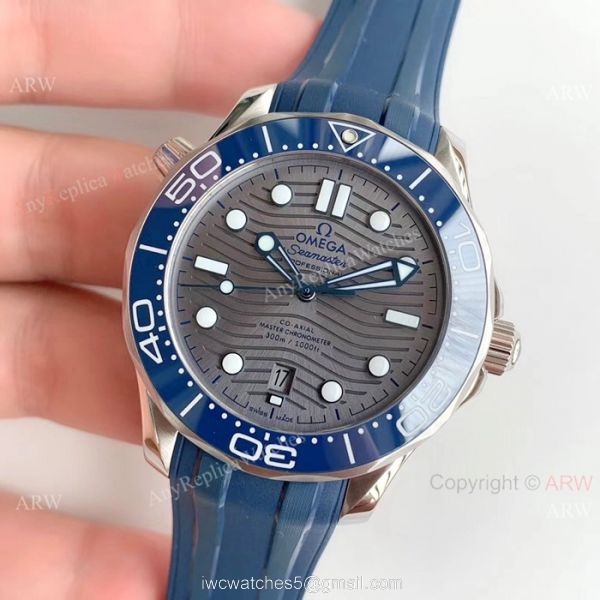 (OM)Grade 1A Omega Diver 300m James Bond Watch Replica Gray Dial Blue Rubber Band (OM)Grade 1A Omega Diver 300m James Bond Watch Replica Gray Dial Blue Rubber Band
