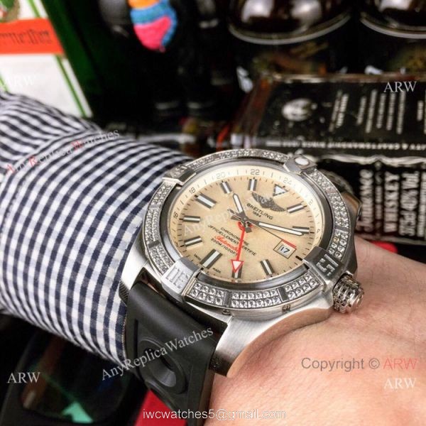 AAA Replica Breitling Avenger II GMT Diamond Watch Cream Face AAA Replica Breitling Avenger II GMT Diamond Watch Cream Face