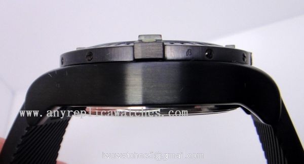 Replica Breitling Super Avenger Black Chronograph Rubber Strap 48mm Replica Breitling Super Avenger Black Chronograph Rubber Strap 48mm