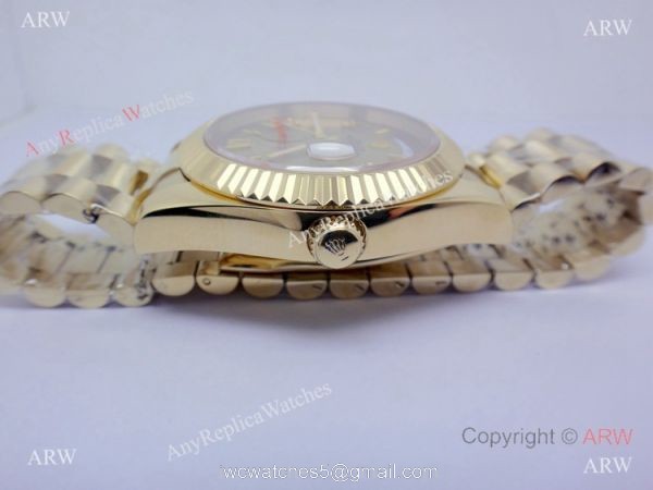 Replica Rolex Day-Date 40mm Gold Roman Dial Watch Luminous Markers Replica Rolex Day-Date 40mm Gold Roman Dial Watch Luminous Markers