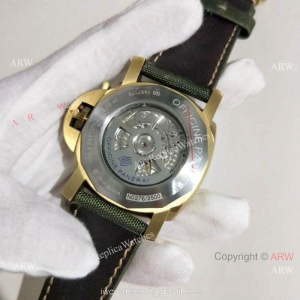 Yellow Gold Panerai Submersible Replica Watch Green Dial PAM 382 Yellow Gold Panerai Submersible Replica Watch Green Dial PAM 382
