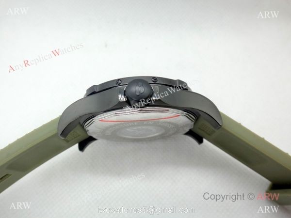 Fake Breitling Colt Skyracer Black Case Green Rubber Band Watch Fake Breitling Colt Skyracer Black Case Green Rubber Band Watch