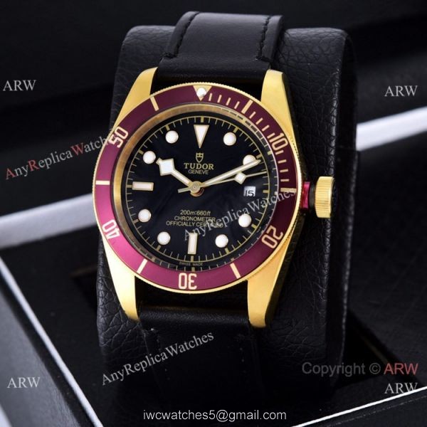 Clone Tudor Heritage Black Bay 41mm Watches Black Leather Strap Green Bezel Clone Tudor Heritage Black Bay 41mm Watches Black Leather Strap Green Bezel