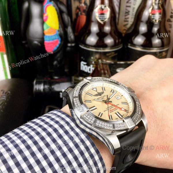 AAA Replica Breitling Avenger II GMT Diamond Watch Cream Face AAA Replica Breitling Avenger II GMT Diamond Watch Cream Face