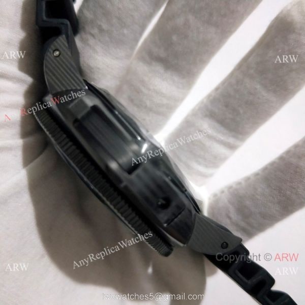 New Style Copy Panerai Submersible Luna Rossa PAM 1039 Wristwatch New Style Copy Panerai Submersible Luna Rossa PAM 1039 Wristwatch