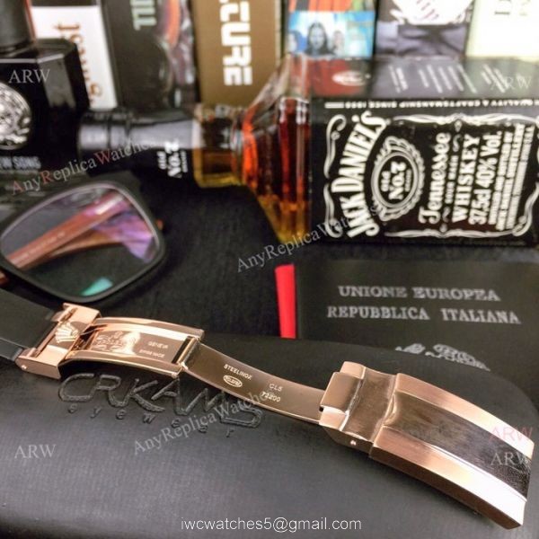 New Rolex Daytona Rubber Strap Replica Watch Rose Gold Case 40mm New Rolex Daytona Rubber Strap Replica Watch Rose Gold Case 40mm