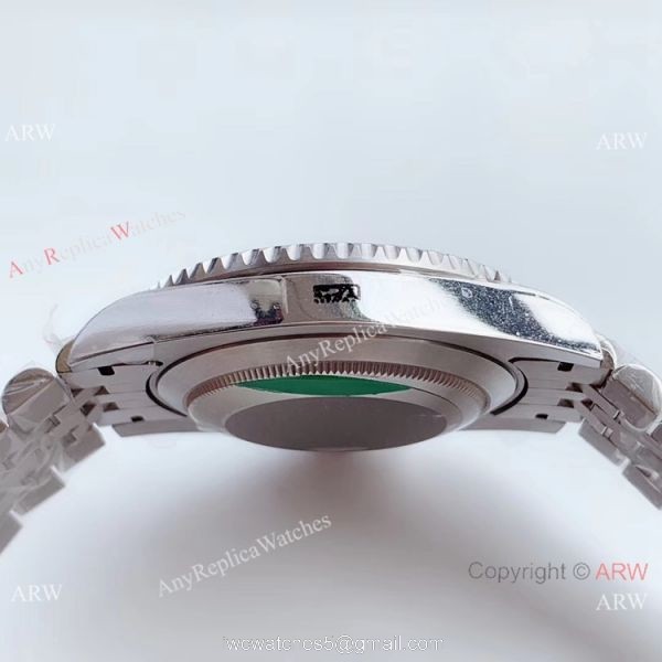 (EW) Swiss Rolex Submariner Hulk Replica Watch Green Dial Jubilee Strap 3135 Movement (EW) Swiss Rolex Submariner Hulk Replica Watch Green Dial Jubilee Strap 3135 Movement