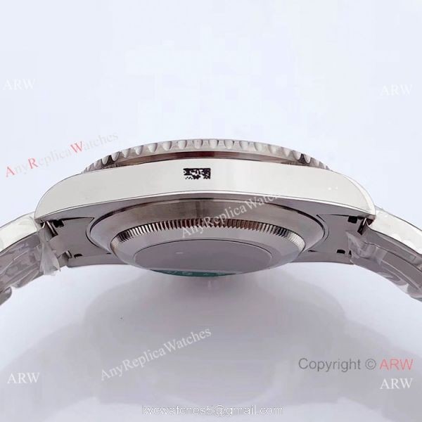 Noob Factory Swiss 3135 Replica Rolex Hulk Submariner Stainless Steel Diamond Bezel Watch Noob Factory Swiss 3135 Replica Rolex Hulk Submariner Stainless Steel Diamond Bezel Watch