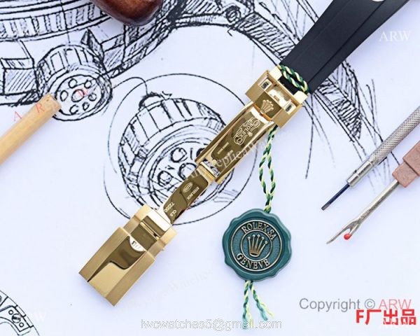 Yellow Gold Rolex Daytona Rubber Band 43mm Watch Oysterflex Strap Yellow Gold Rolex Daytona Rubber Band 43mm Watch Oysterflex Strap