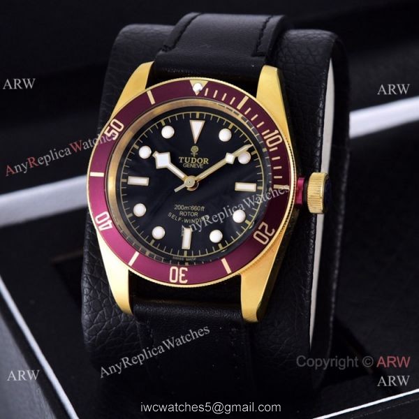 Clone Tudor Heritage Black Bay 41mm Watches Black Leather Strap Green Bezel Clone Tudor Heritage Black Bay 41mm Watches Black Leather Strap Green Bezel