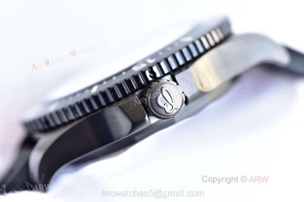 AAA Grade Breitling Superocean Swiss 2824 Watch Replica SS Black Bezel