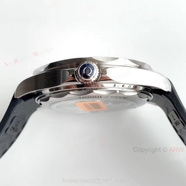 (OM Factory)Omega Seamaster 300 Replica Watch Black Rubber Strap Omega 8800 Movement