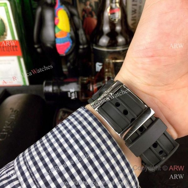 New Copy Breitling Avenger II Seawolf 43mm Watch White Dial Rubber Strap