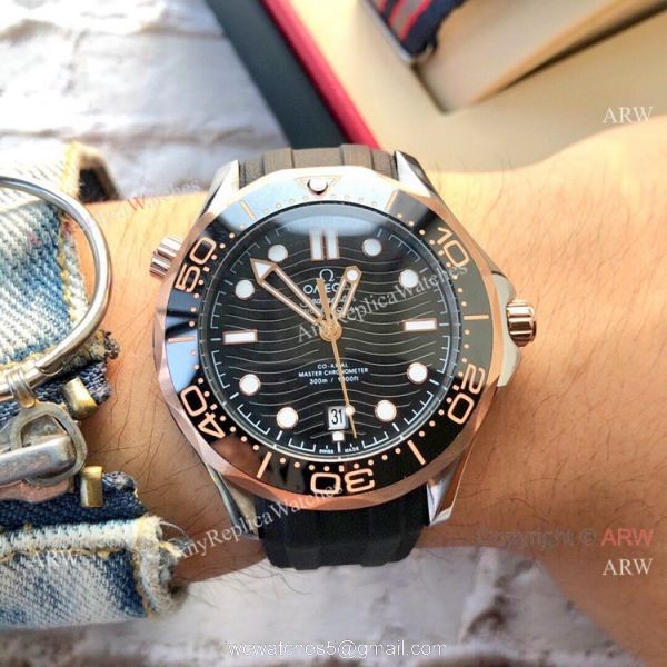 New Copy Omega Seamaster Diver 300 M Two Tone Rose Gold Rubber Strap Watch