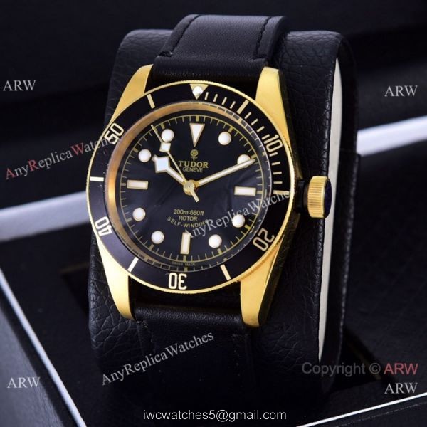 Clone Tudor Heritage Black Bay 41mm Watches Black Leather Strap Green Bezel