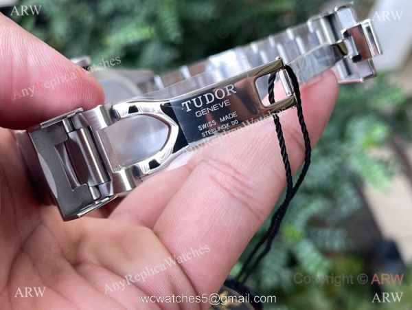 Swiss Replica Tudor Black Bay m79540 Watch Cal.2824 Movement Black Dial