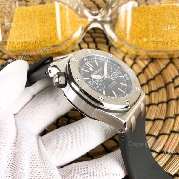 Audemars Piguet Royal Oak Offshore Diver Automatic watch SS Blue Face Audemars Piguet Royal Oak Offshore Diver Automatic watch SS Blue Face