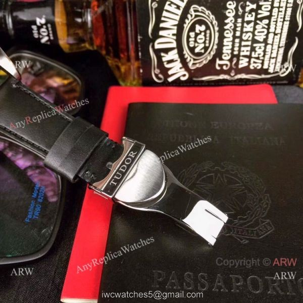 Tudor Heritage Black Bay 2-Tone Black Bezel Automatic Watch Best Replica Tudor Heritage Black Bay 2-Tone Black Bezel Automatic Watch Best Replica