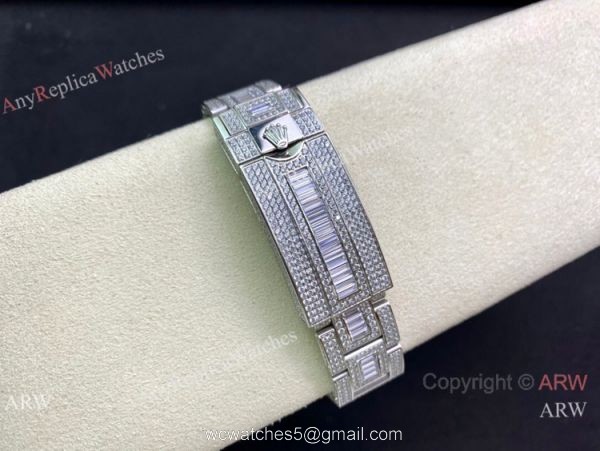 Swiss Replica Rolex Submariner 2836 Iced Out Watch 904L Stainless Steel Green Face 40mm Swiss Replica Rolex Submariner 2836 Iced Out Watch 904L Stainless Steel Green Face 40mm