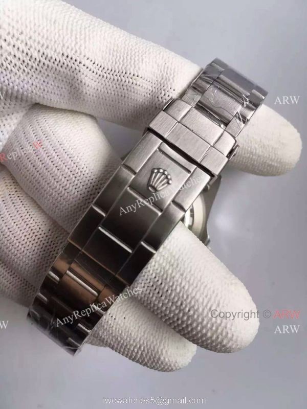 Rolex Vintage Submariner Replica Wrist White Markers Stainless Steel 40mm