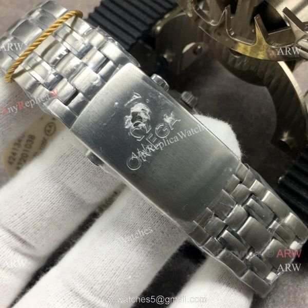 GB Factory Omega Diver 300M James Bond Replica Watch Stainless Steel White Dial Omega 8800 Movement