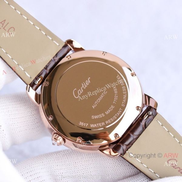 TW Swiss Relica Cartier Ronde Solo de Cartier Iced Out Watch Full Diamond Dial Roman Markers