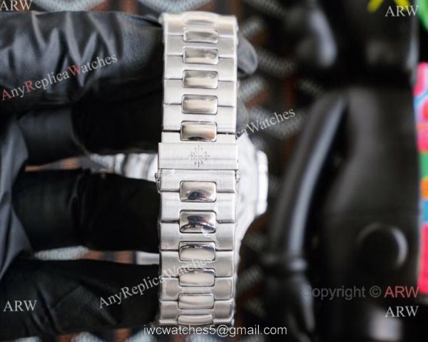 New! Swiss Replica Patek Philippe Nautilus Watch Stainless Steel Pink Diamond Limited New PP5711