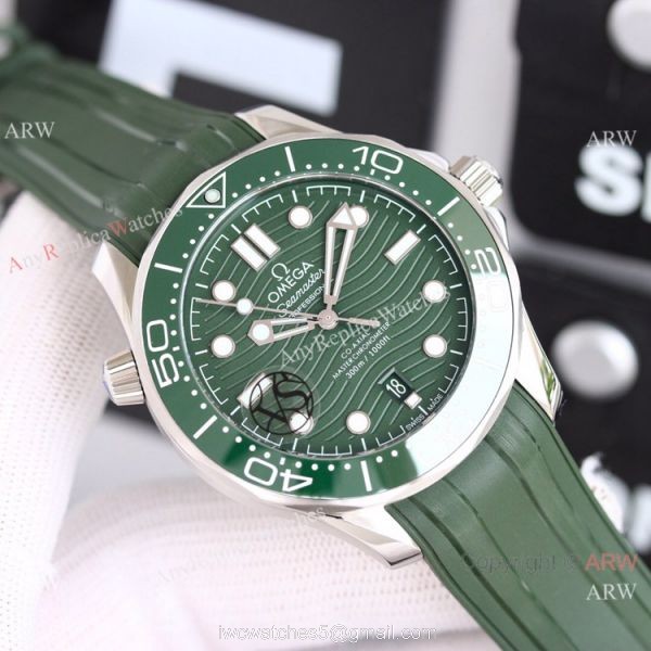 Omega 2022 Novelties Swiss Omega Seamaster 300m Diver VSF 8800 Green Rubber Strap Watch