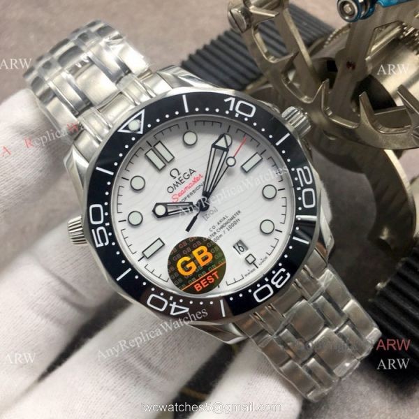 GB Factory Omega Diver 300M James Bond Replica Watch Stainless Steel White Dial Omega 8800 Movement
