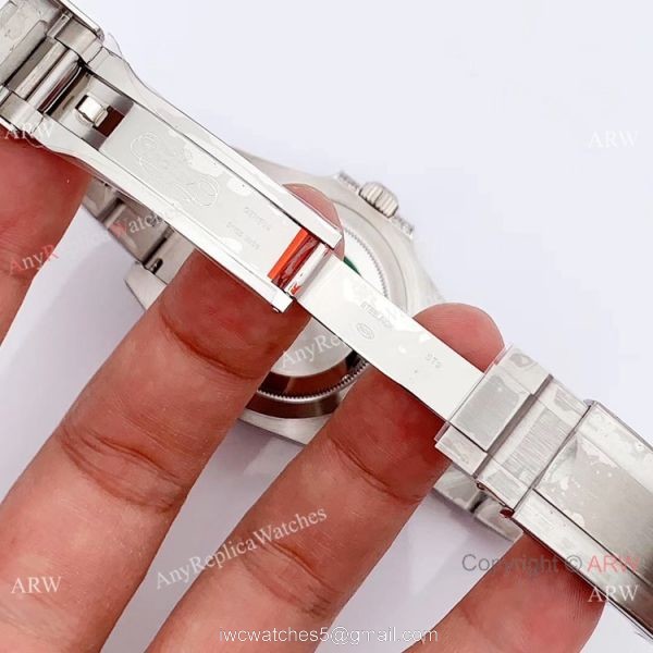 Noob Factory Swiss 3135 Replica Rolex Hulk Submariner Stainless Steel Diamond Bezel Watch
